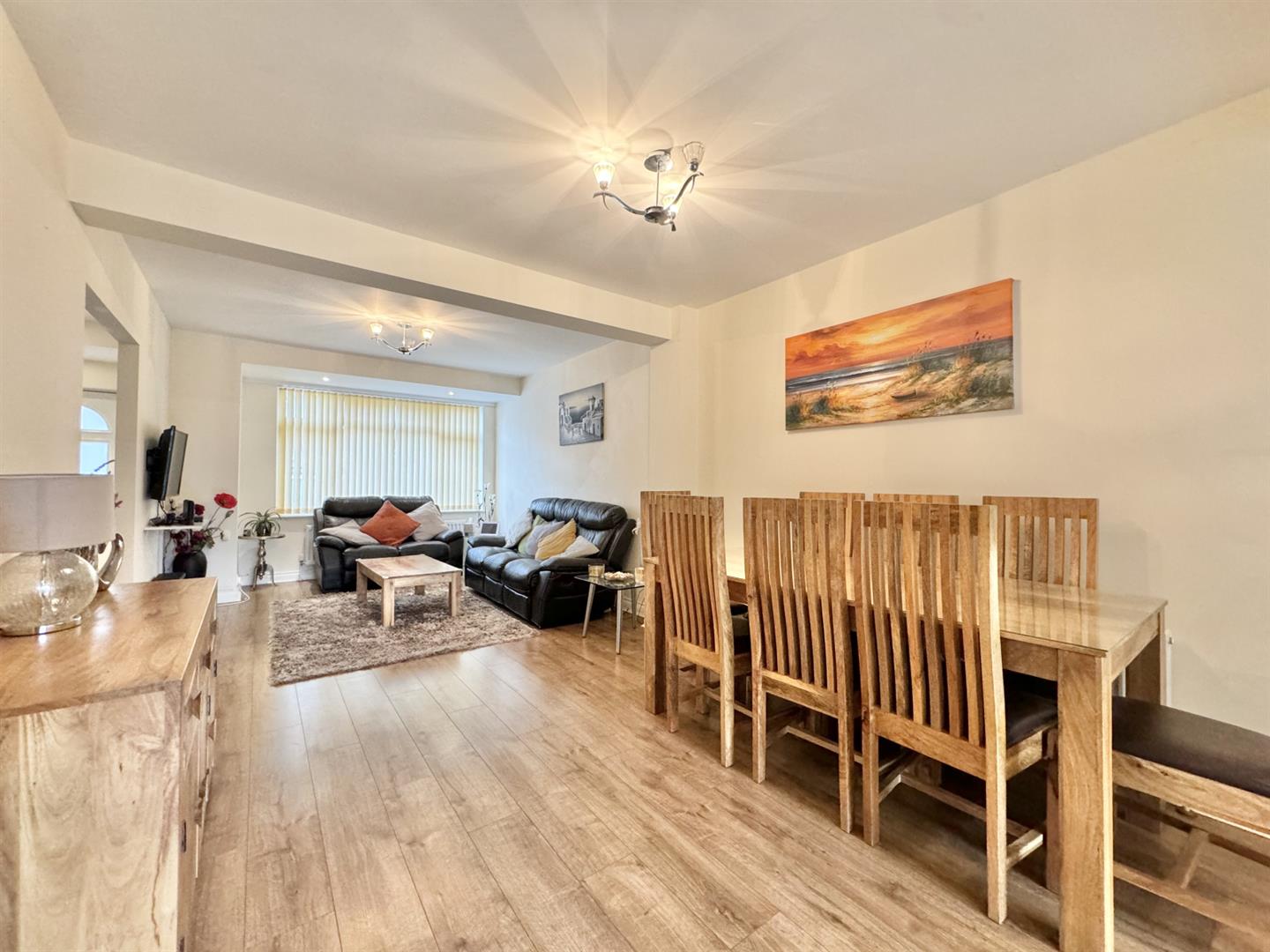 New Park Avenue, Palmers Green